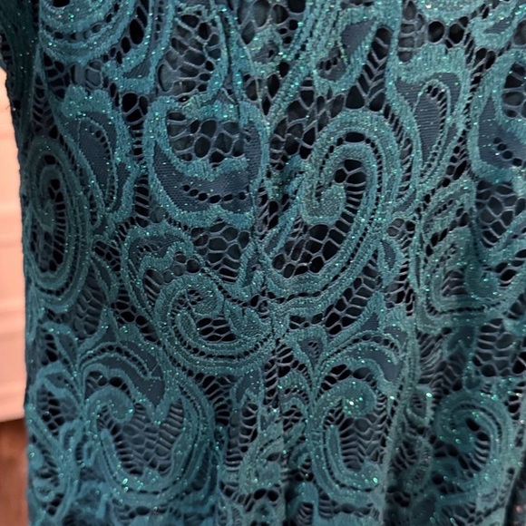 Beautiful Jade Green Long Sleeve Lace Elegant Dress - Picture 8 of 10